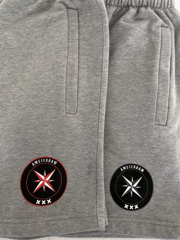 Short jogging licht grijs rood logo