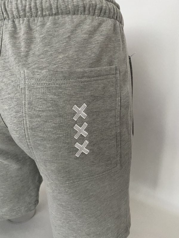 Short jogging licht grijs colour on colour logo