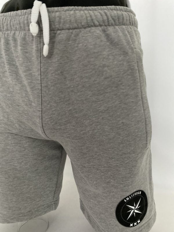 Short jogging licht grijs colour on colour logo