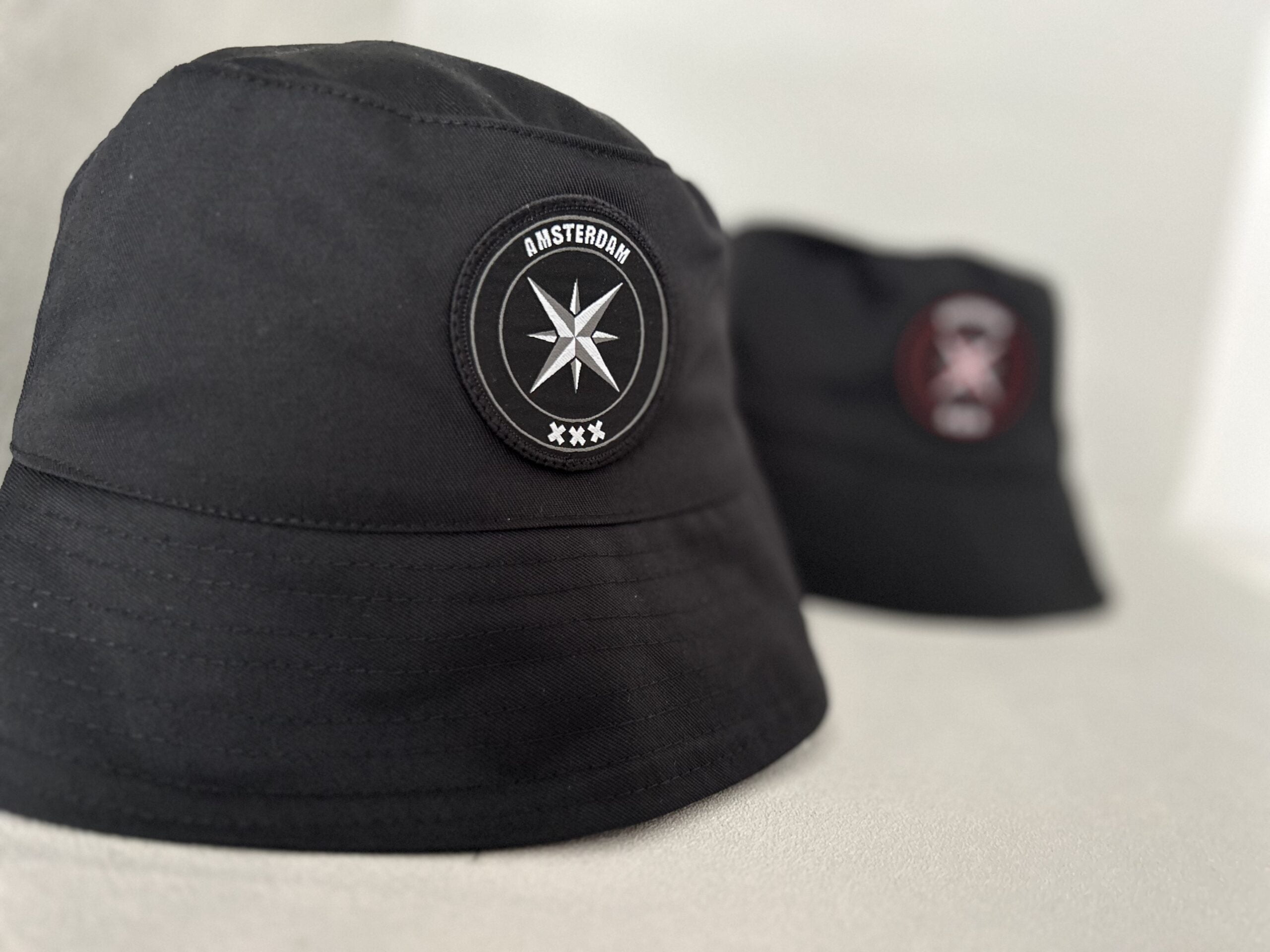 Vissershoedje Amca patch (zwart/wit)
