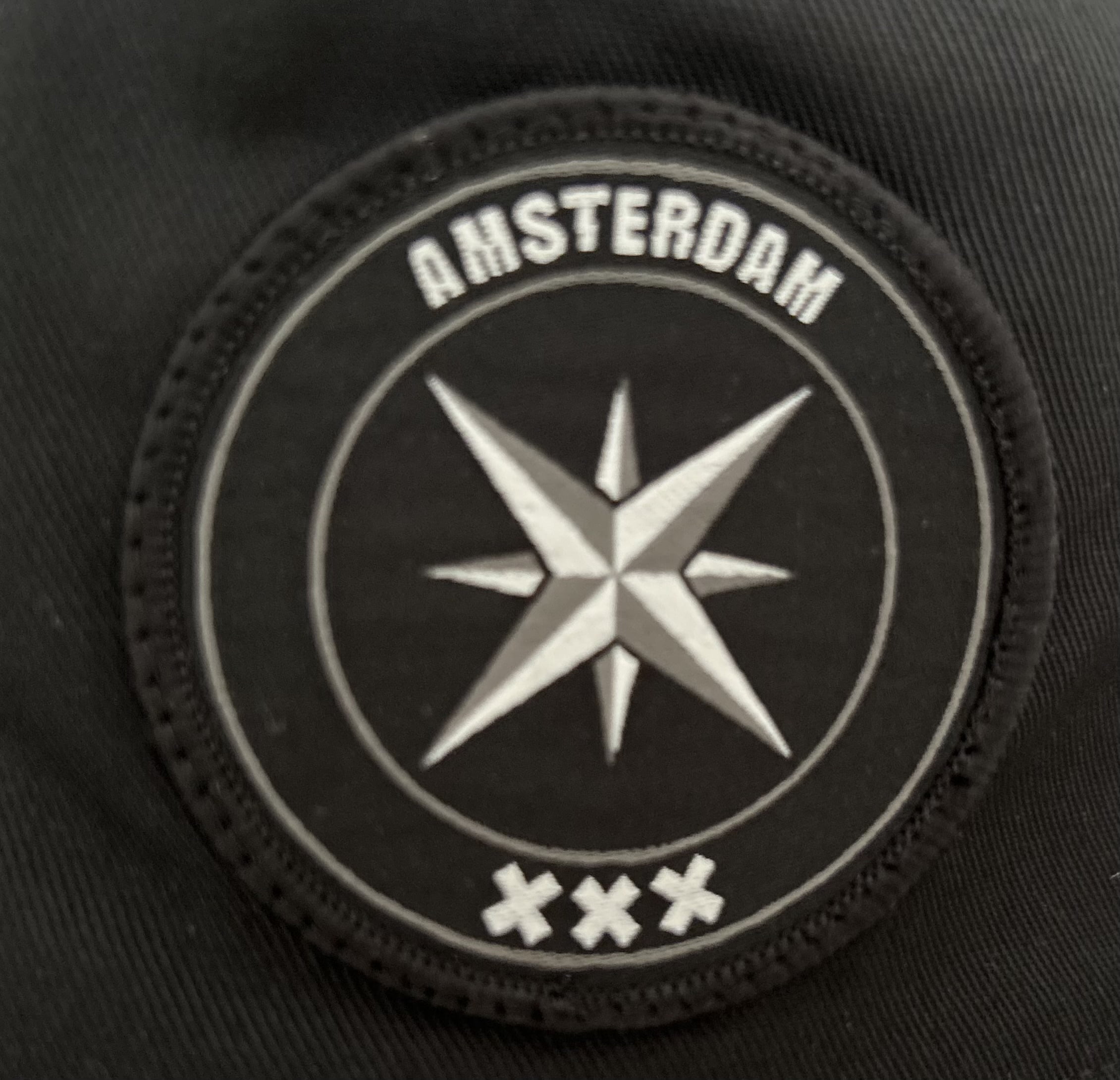Vissershoedje Amca patch (zwart/wit)